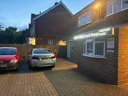 High Trees Gatwick Guest House