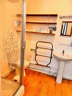 High Trees Gatwick Guest House