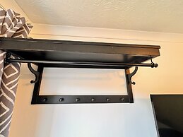 High Trees Gatwick Guest House