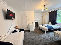 High Trees Gatwick Guest House