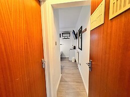 High Trees Gatwick Guest House