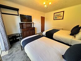 High Trees Gatwick Guest House