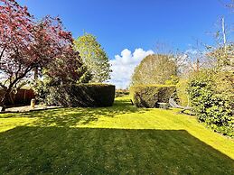 High Trees Gatwick Guest House