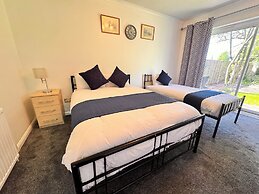 High Trees Gatwick Guest House