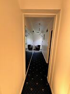 High Trees Gatwick Guest House