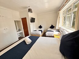 High Trees Gatwick Guest House