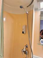 High Trees Gatwick Guest House