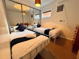 High Trees Gatwick Guest House