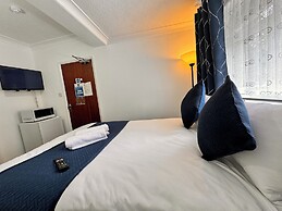 High Trees Gatwick Guest House