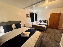 High Trees Gatwick Guest House