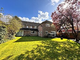 High Trees Gatwick Guest House