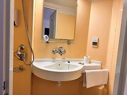 High Trees Gatwick Guest House