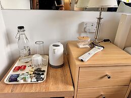 High Trees Gatwick Guest House