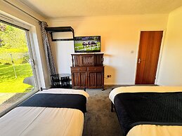 High Trees Gatwick Guest House