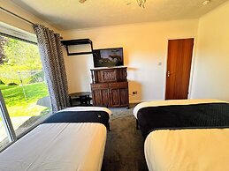 High Trees Gatwick Guest House