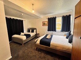 High Trees Gatwick Guest House