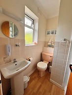 High Trees Gatwick Guest House