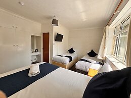 High Trees Gatwick Guest House