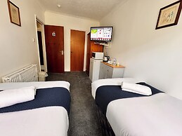 High Trees Gatwick Guest House