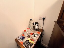 High Trees Gatwick Guest House