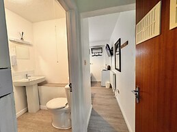 High Trees Gatwick Guest House