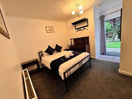 High Trees Gatwick Guest House