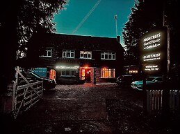 High Trees Gatwick Guest House
