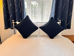 High Trees Gatwick Guest House