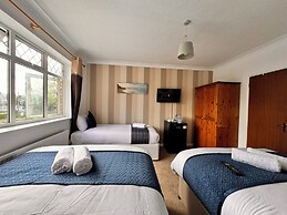 High Trees Gatwick Guest House