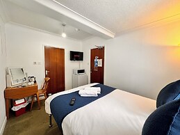 High Trees Gatwick Guest House