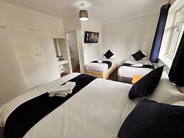 High Trees Gatwick Guest House