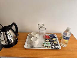 High Trees Gatwick Guest House