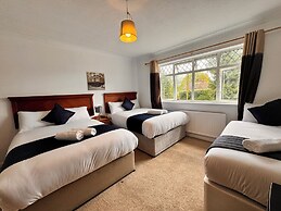 High Trees Gatwick Guest House