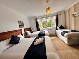 High Trees Gatwick Guest House