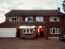 High Trees Gatwick Guest House