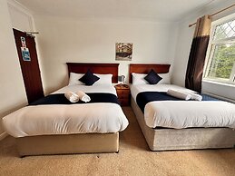 High Trees Gatwick Guest House