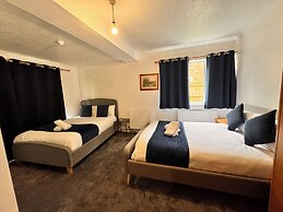 High Trees Gatwick Guest House