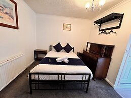 High Trees Gatwick Guest House