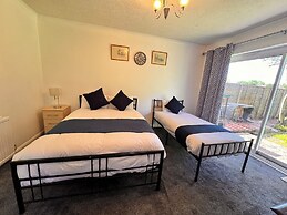 High Trees Gatwick Guest House