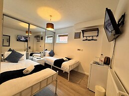 High Trees Gatwick Guest House