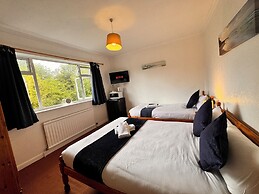 High Trees Gatwick Guest House