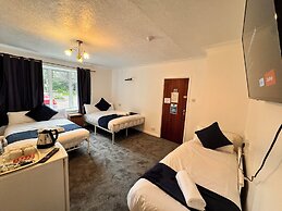 High Trees Gatwick Guest House