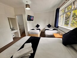 High Trees Gatwick Guest House