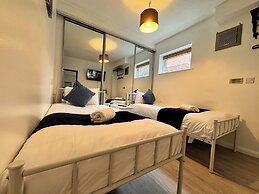 High Trees Gatwick Guest House