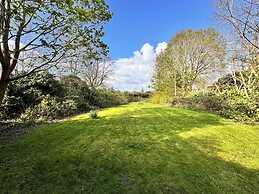High Trees Gatwick Guest House