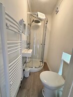 High Trees Gatwick Guest House