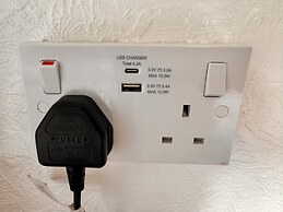 High Trees Gatwick Guest House