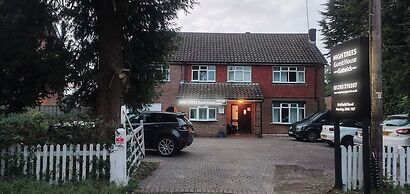 High Trees Gatwick Guest House