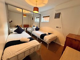 High Trees Gatwick Guest House