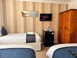 High Trees Gatwick Guest House